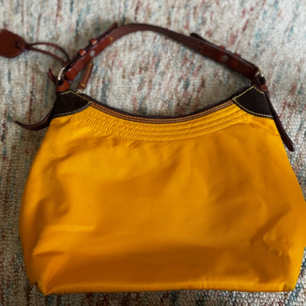 Dooney & Burke nylon mustard shoulder bag - Picture 3 of 7